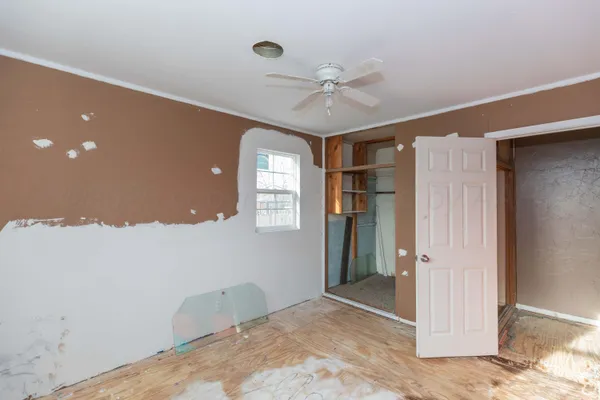 a view of a livingroom with a ceiling fan and window