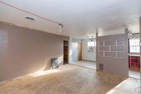 a view of a big room with closet and windows