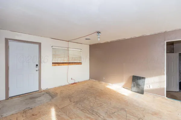 a view of a big room with closet and cabinet