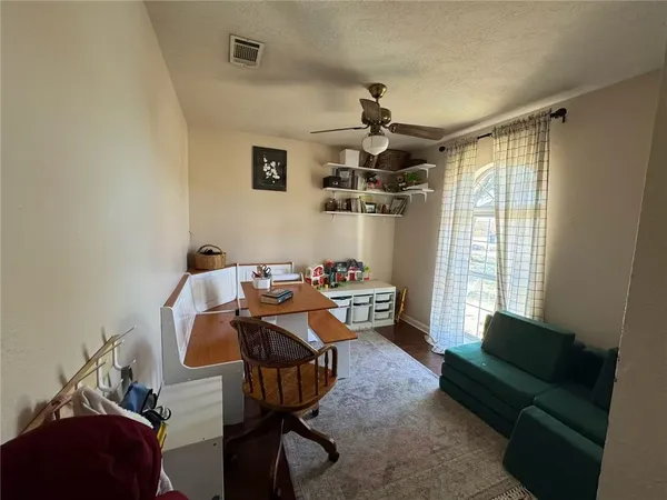 $1,350 | 906 Camellia Court, Unit B, College Station, TX 77840