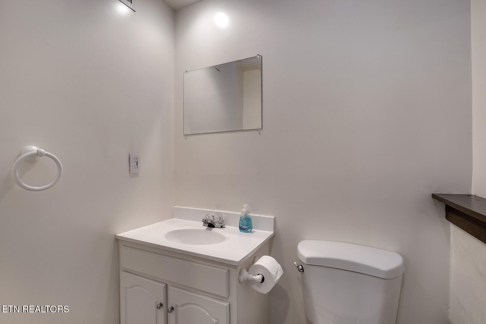102 Oxford Road Oak Ridge, TN 37830 - Photo 49 of 59 49_OxfordRoad_102_HalfBath