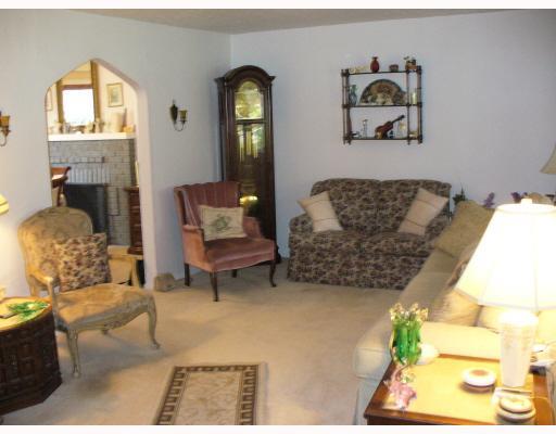 1422 Rutherford Avenue Beechview, PA 15216 - Photo 2 of 8 Living Room.
