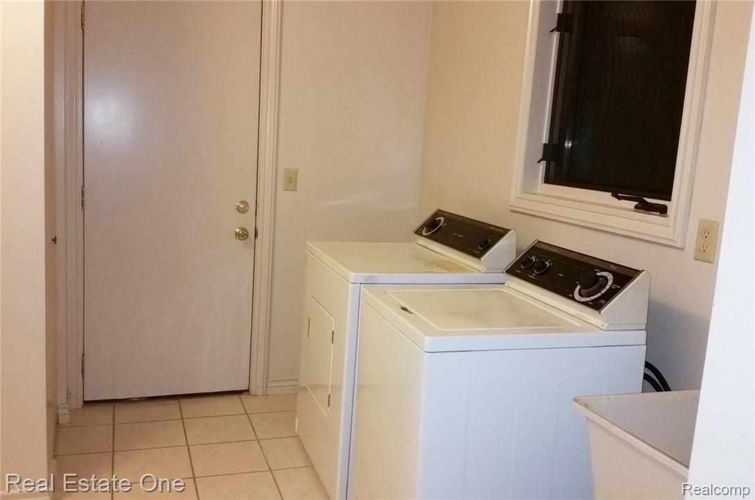 1510 West Predmore Road Oakland, MI 48363 - Photo 23 of 31 20161025_194726.jpg