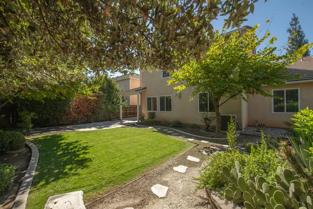 a view of a house with a backyard