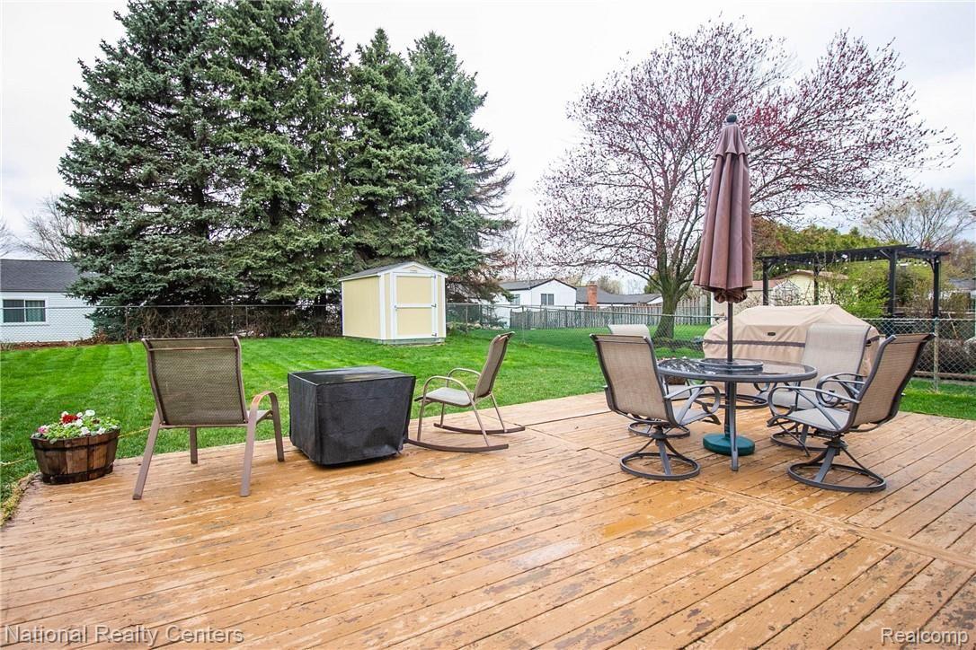 41898 Ridge Road East Novi, MI 48375 - Photo 33 of 34 33.jpg
