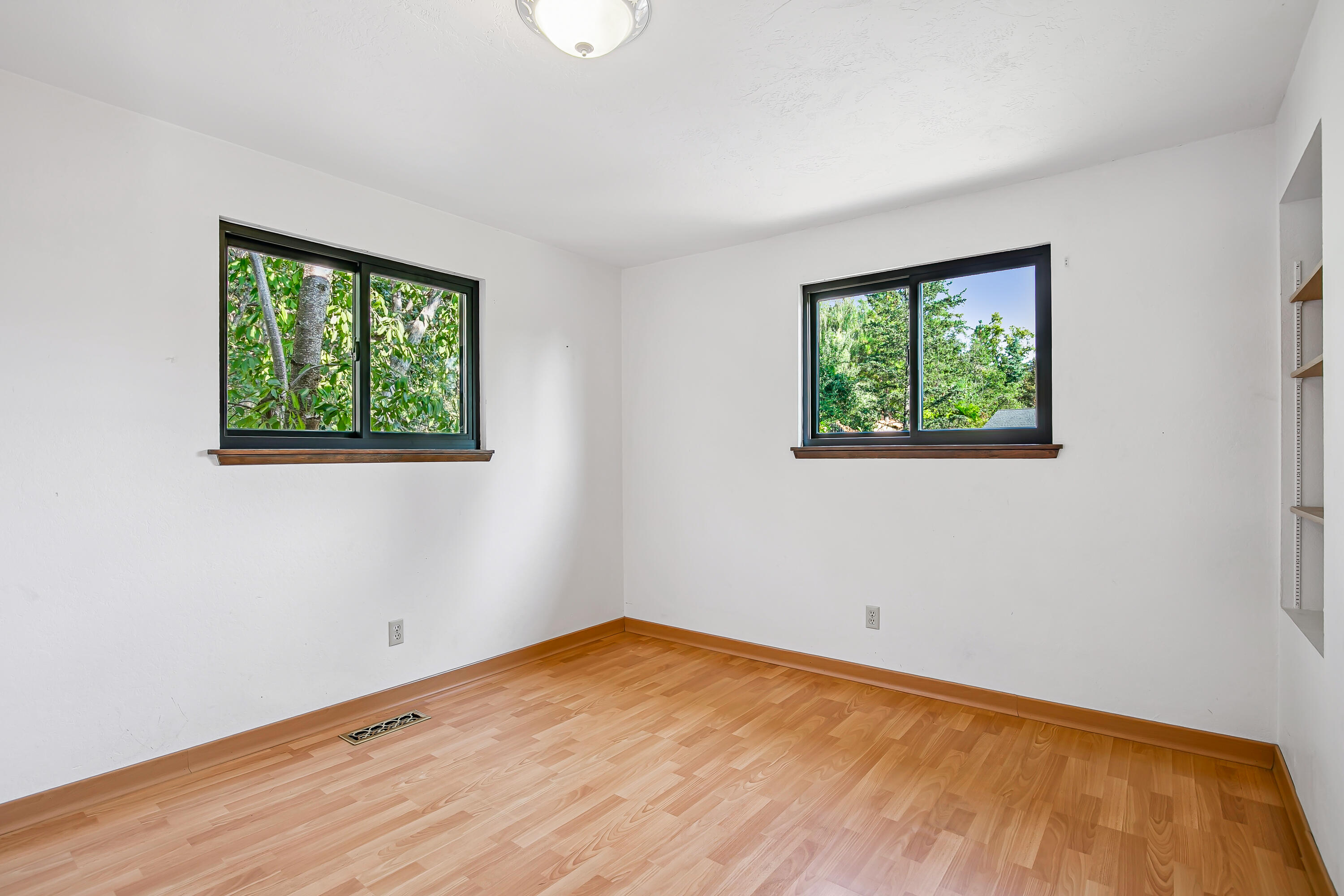 1015 Oneida Circle Ashland, OR 97520 - Photo 20 of 31 1015 Oneida Circle, Ashland, OR 97520