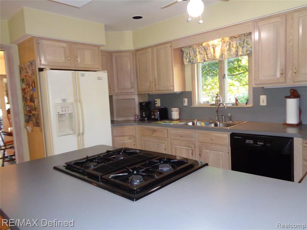 247 Rochdale Drive South Rochester Hills, MI 48309 - Photo 13 of 30