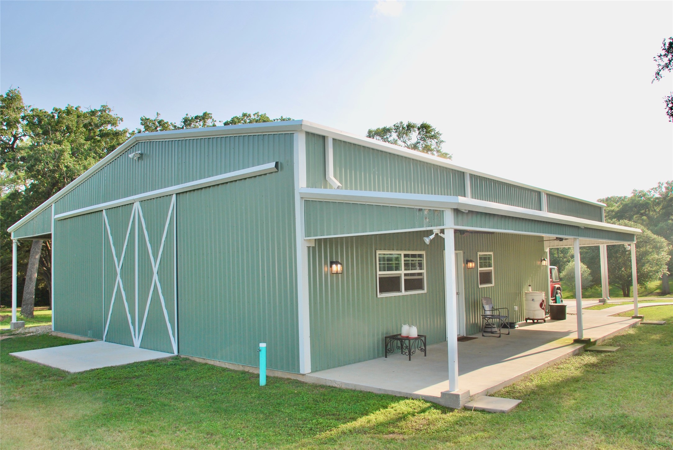 3545 East I- 10 Frontage Road Schulenburg, TX 78956 - Photo 33 of 40 a backyard of a house with table and chairs