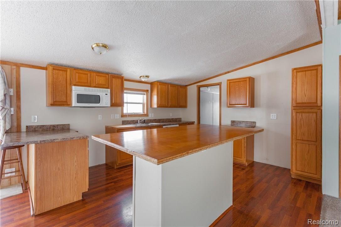 4774 Sycamore Road Newport, MI 48166 - Photo 8 of 29 IMG_4900.jpg