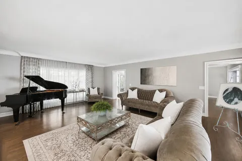 $2,999,000 | 2 Hickory Lane, Northbrook, IL 60062