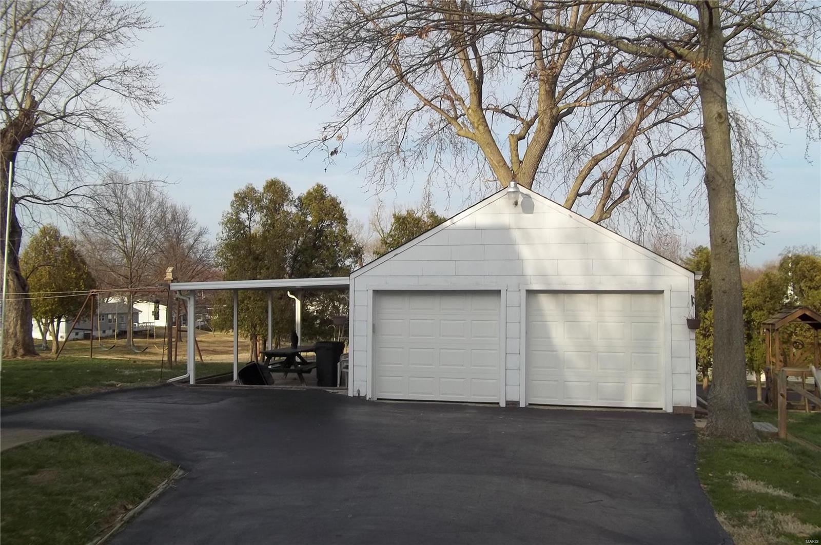 2218 Zumbehl Road St. Charles, MO 63301 - Photo 5 of 8