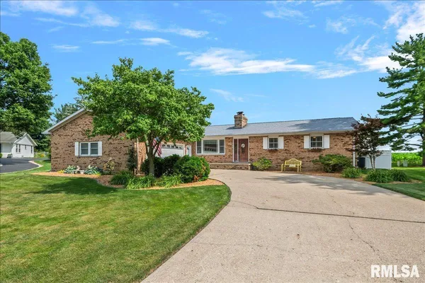 $339,000 | 230 Twin Oaks Drive, Rochester, IL 62563