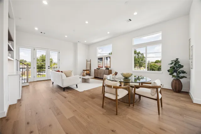 $369,900 | 2814 Mills Street, Houston, TX 77026