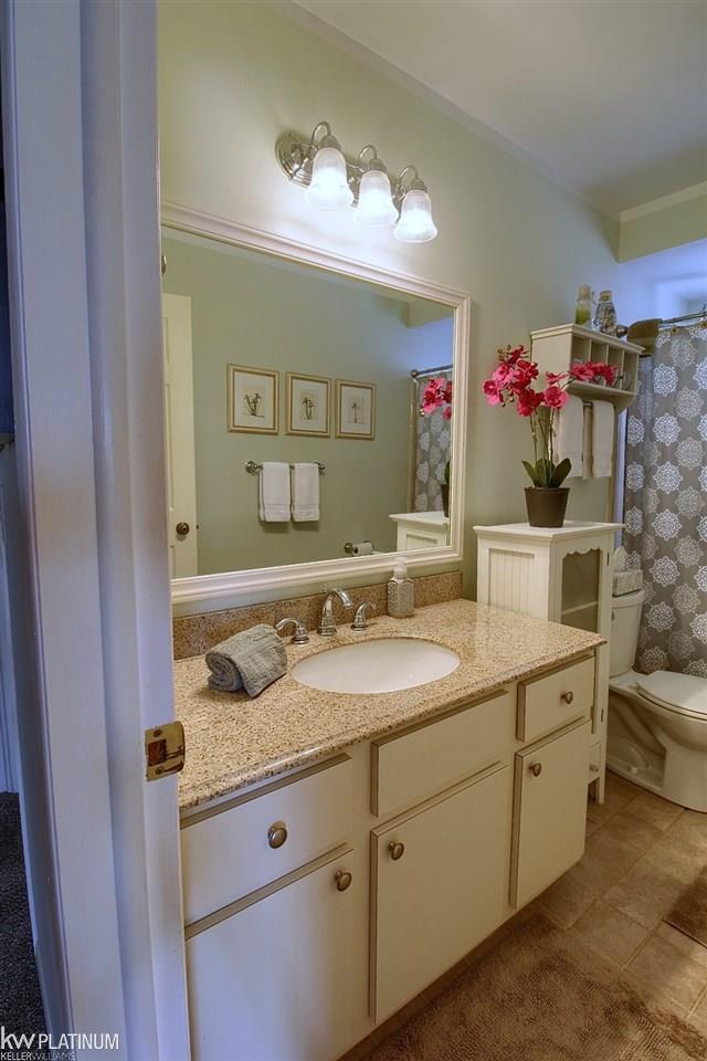 21789 Rausch Avenue Eastpointe, MI 48021 - Photo 18 of 27 50016773-17.JPG