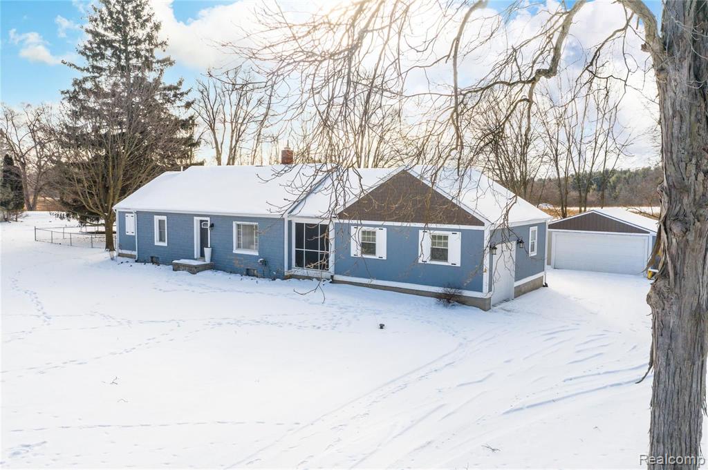 3501 Byron Road Howell, MI 48855 - Photo 1 of 31