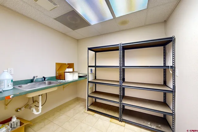 a very nice looking room with a chair