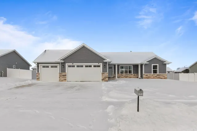 $449,900 | 1920 White Dove Lane, Kaukauna, WI 54130