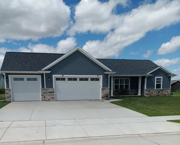 $449,900 | 1920 White Dove Lane, Kaukauna, WI 54130