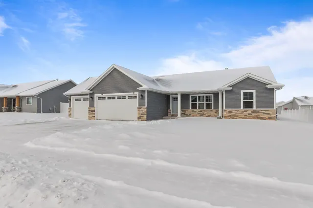 $449,900 | 1920 White Dove Lane, Kaukauna, WI 54130