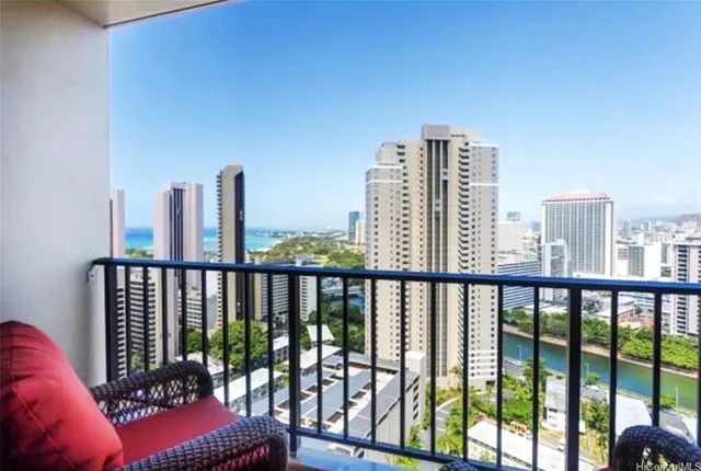 $3,000 | 411 Hobron Lane, Unit 2814, Honolulu, HI 96815