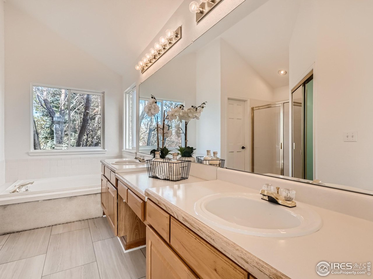 1285 Eldorado Drive Superior, CO 80027 - Photo 14 of 29 a bathroom with a bathtub a sink and mirror