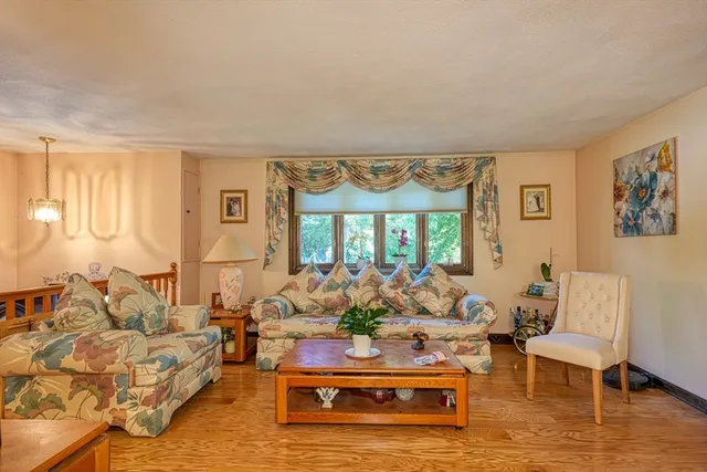 $4,000 | 6 Fairfax Street, Burlington, MA 01803