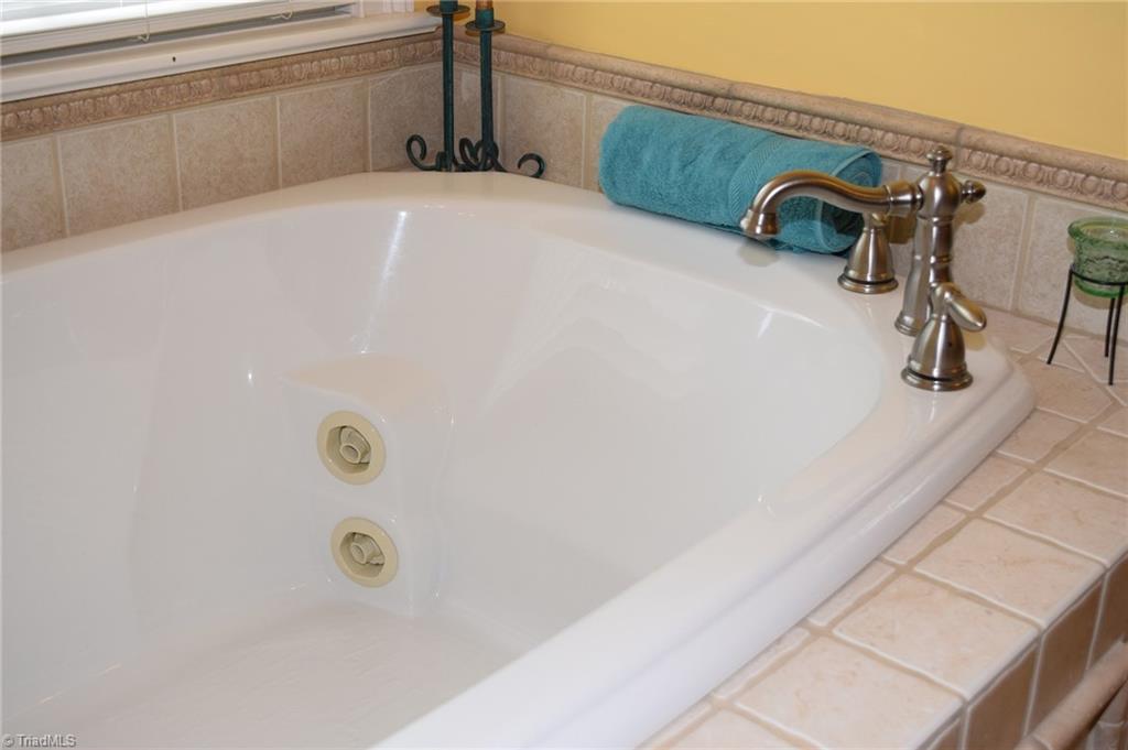 296 Canyon Road Mocksville, NC 27028 - Photo 16 of 30 Oversized jetted tub