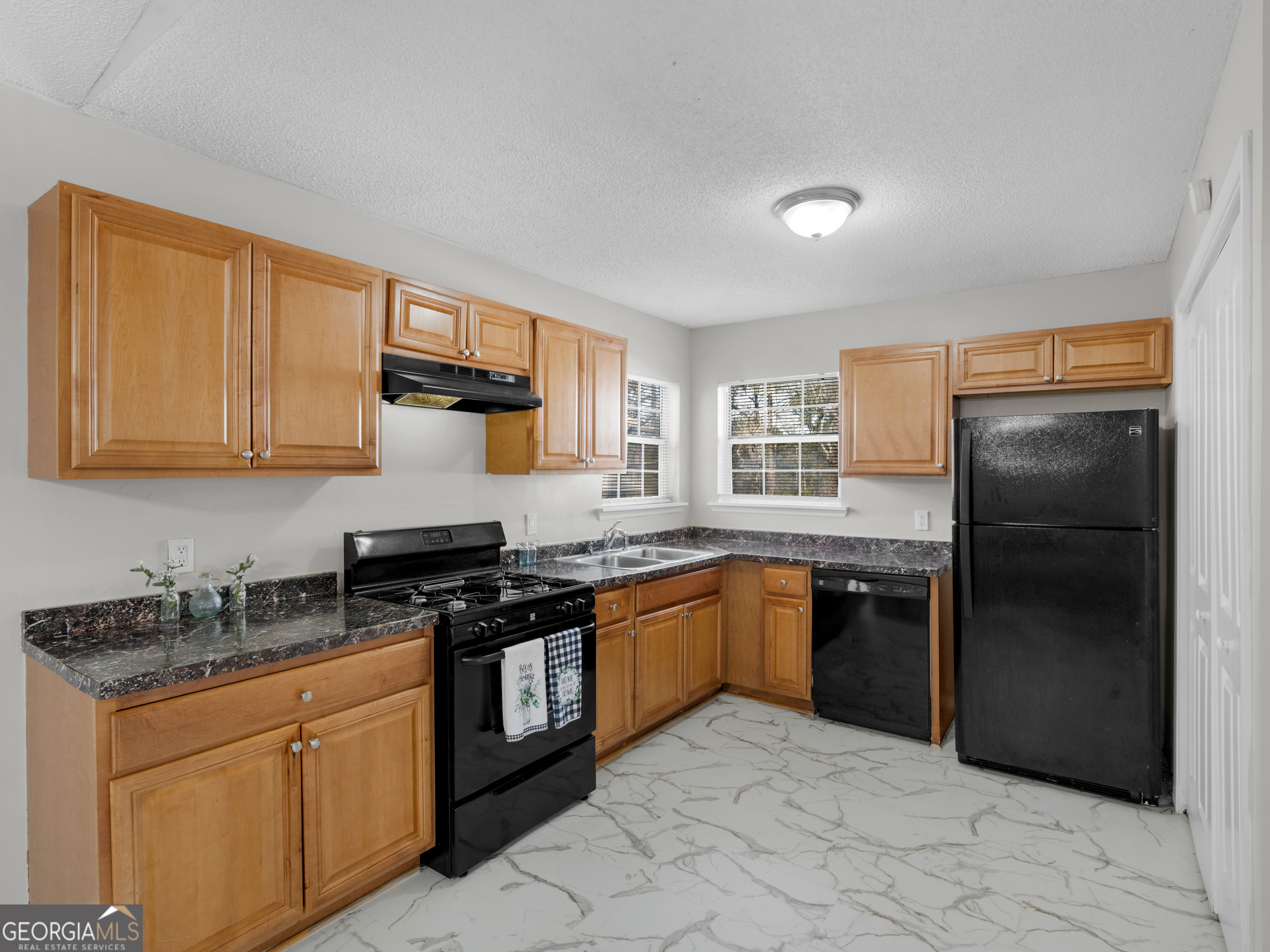 111 Neal Avenue Stockbridge, GA 30281 - Photo 9 of 27 a kitchen with granite countertop stainless steel appliances and cabinets