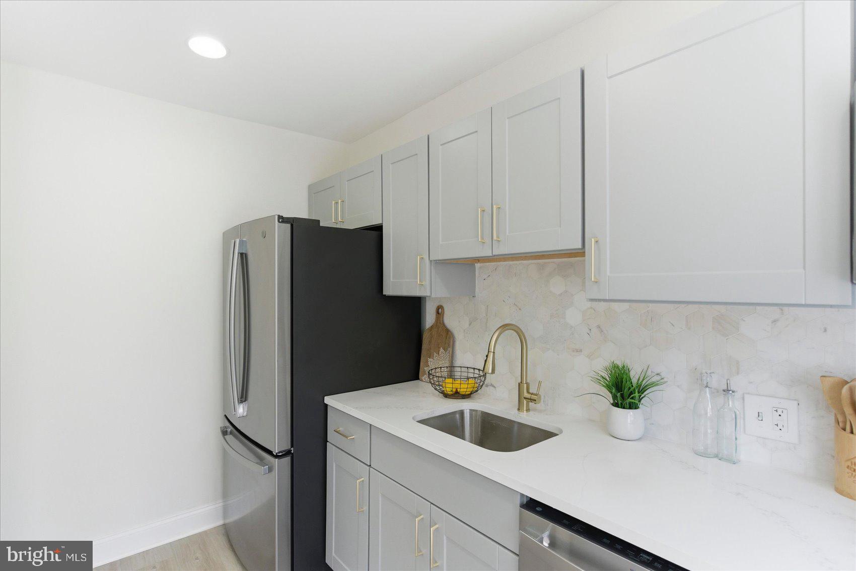 40 Hillvale Road Baltimore, MD 21229 - Photo 12 of 35