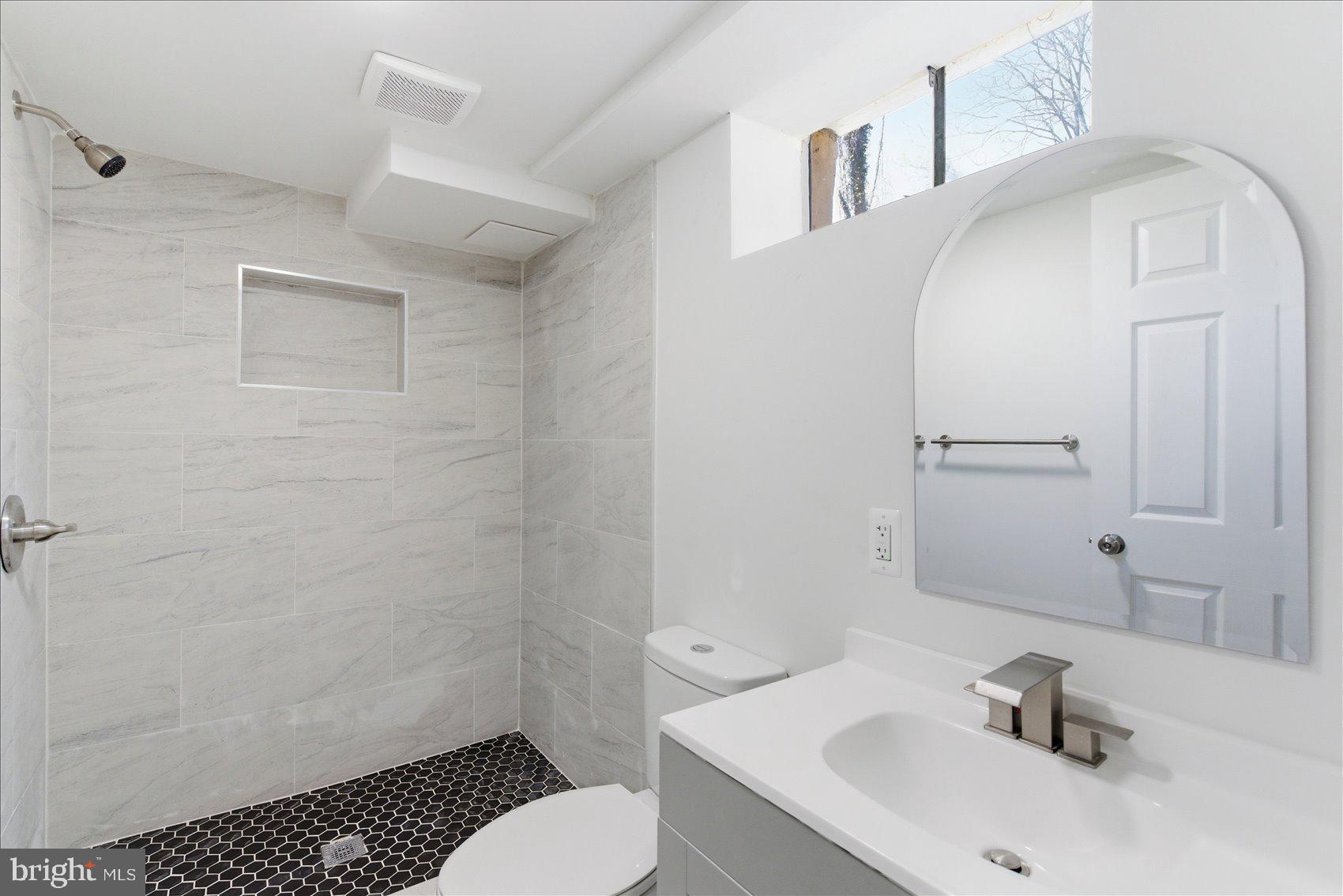 40 Hillvale Road Baltimore, MD 21229 - Photo 16 of 35