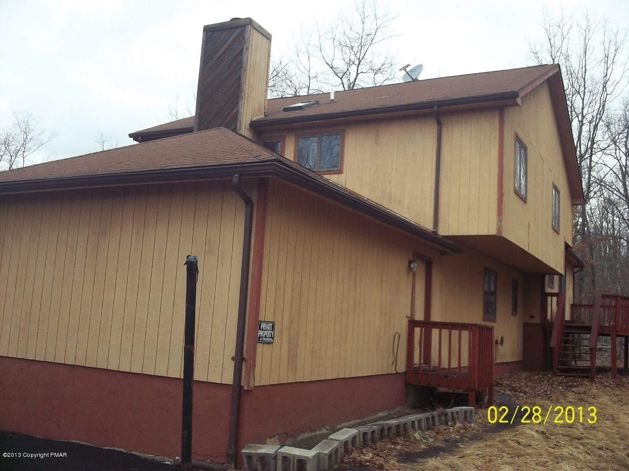 1453 Falls Road Bushkill, PA 18324 - Photo 3 of 17 189