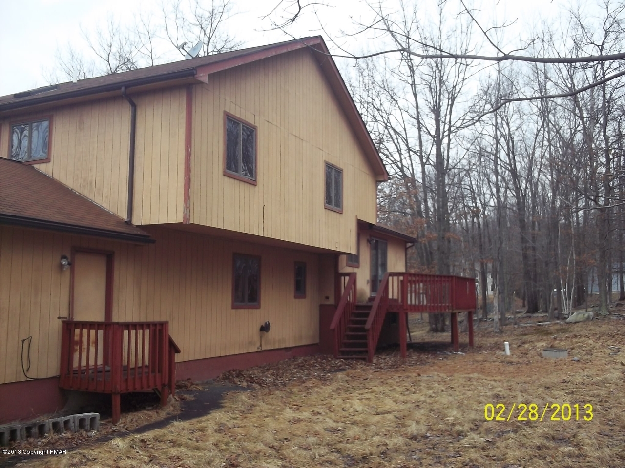 1453 Falls Road Bushkill, PA 18324 - Photo 4 of 17 190