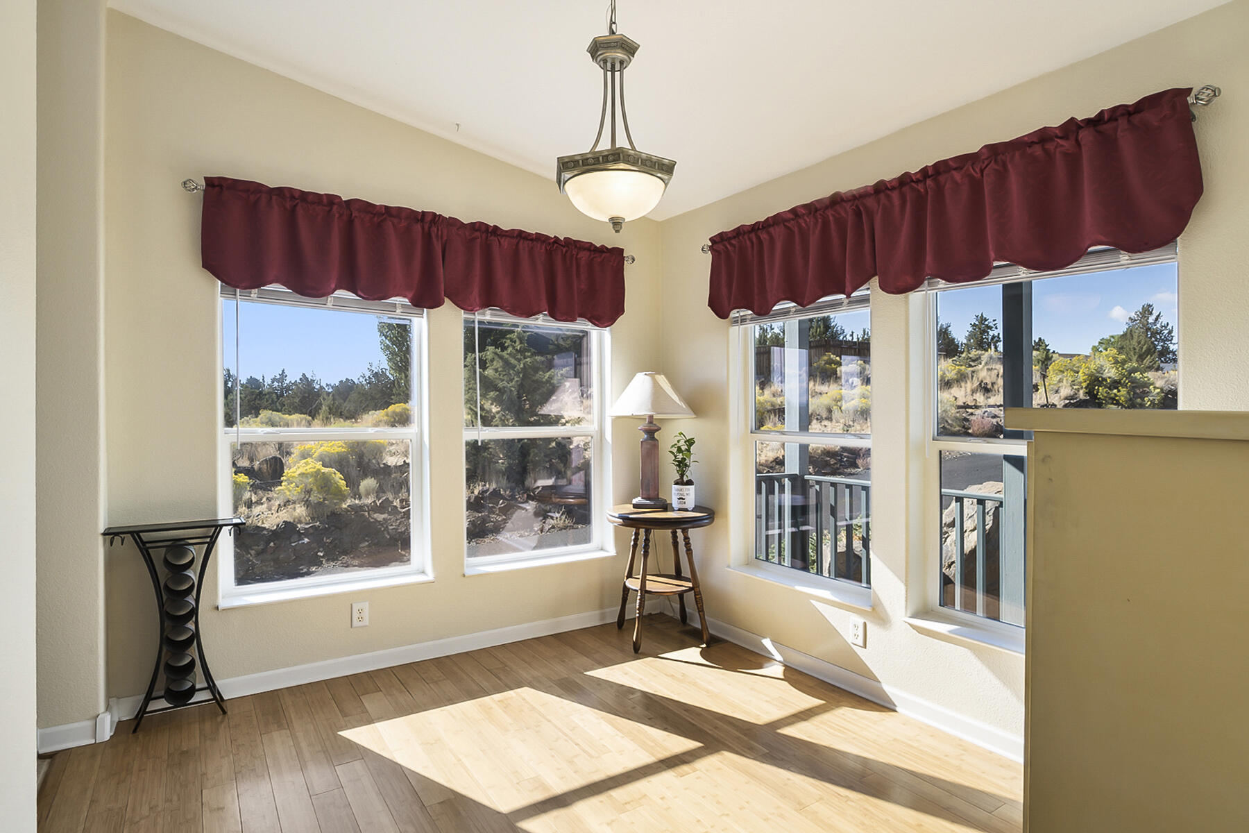 8032 Southwest Sand Ridge Road Terrebonne, OR 97760 - Photo 10 of 42 Breakfast/Dining nook