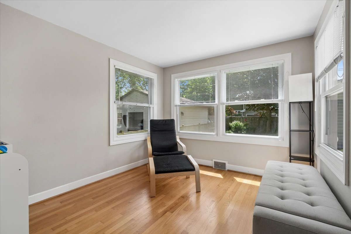 2422 Ridgeway Avenue Evanston, IL 60201 - Photo 18 of 26