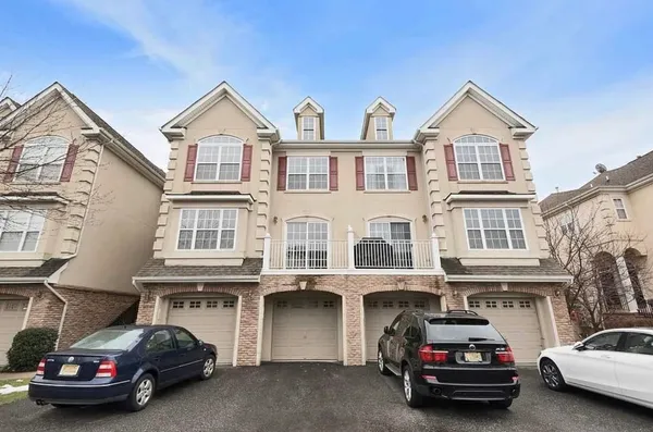 $4,200 | 187 Blue Heron Drive, Secaucus, NJ 07094