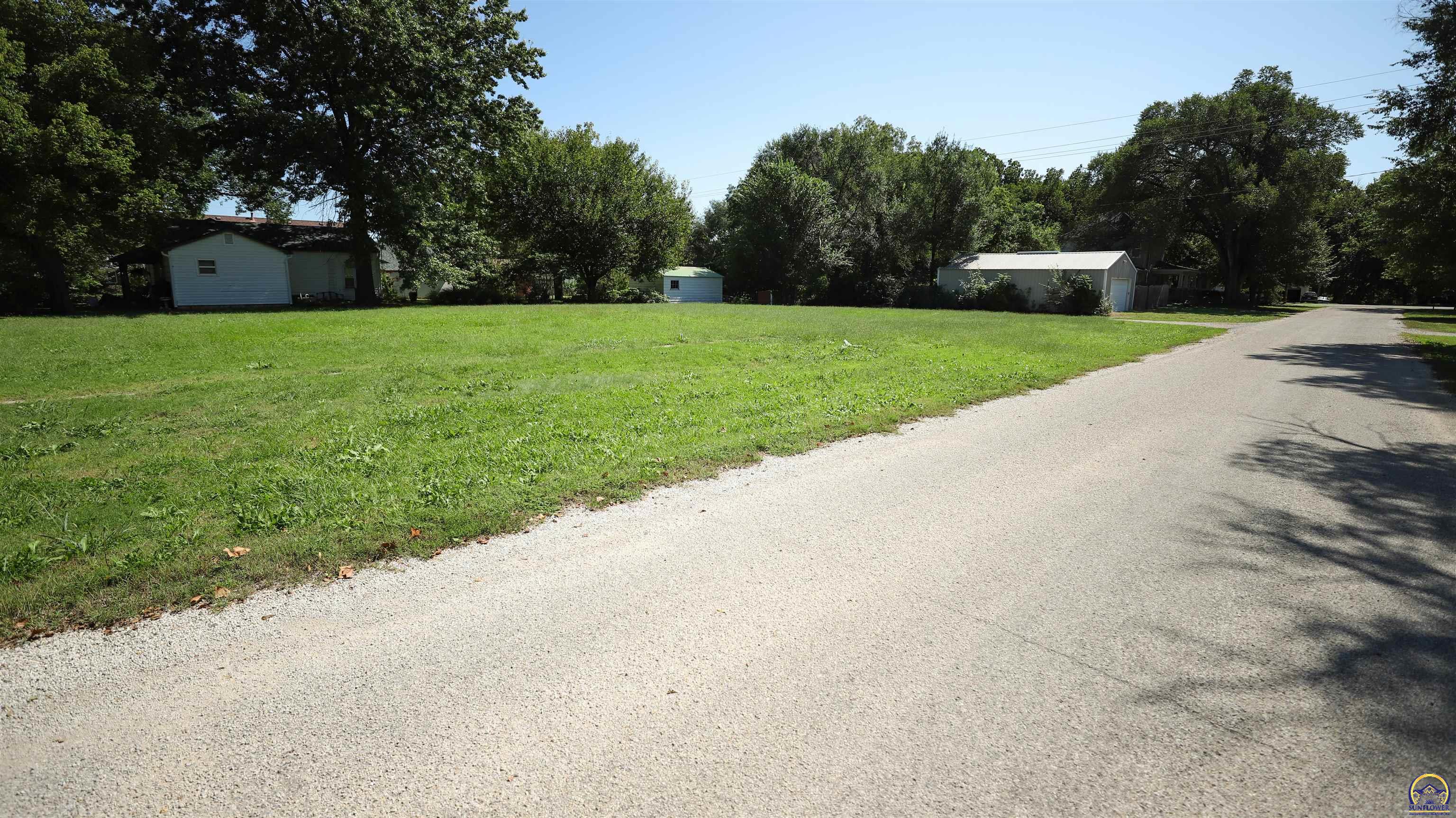 229 Hall Street Council Grove, KS 66846 - Photo 11 of 25