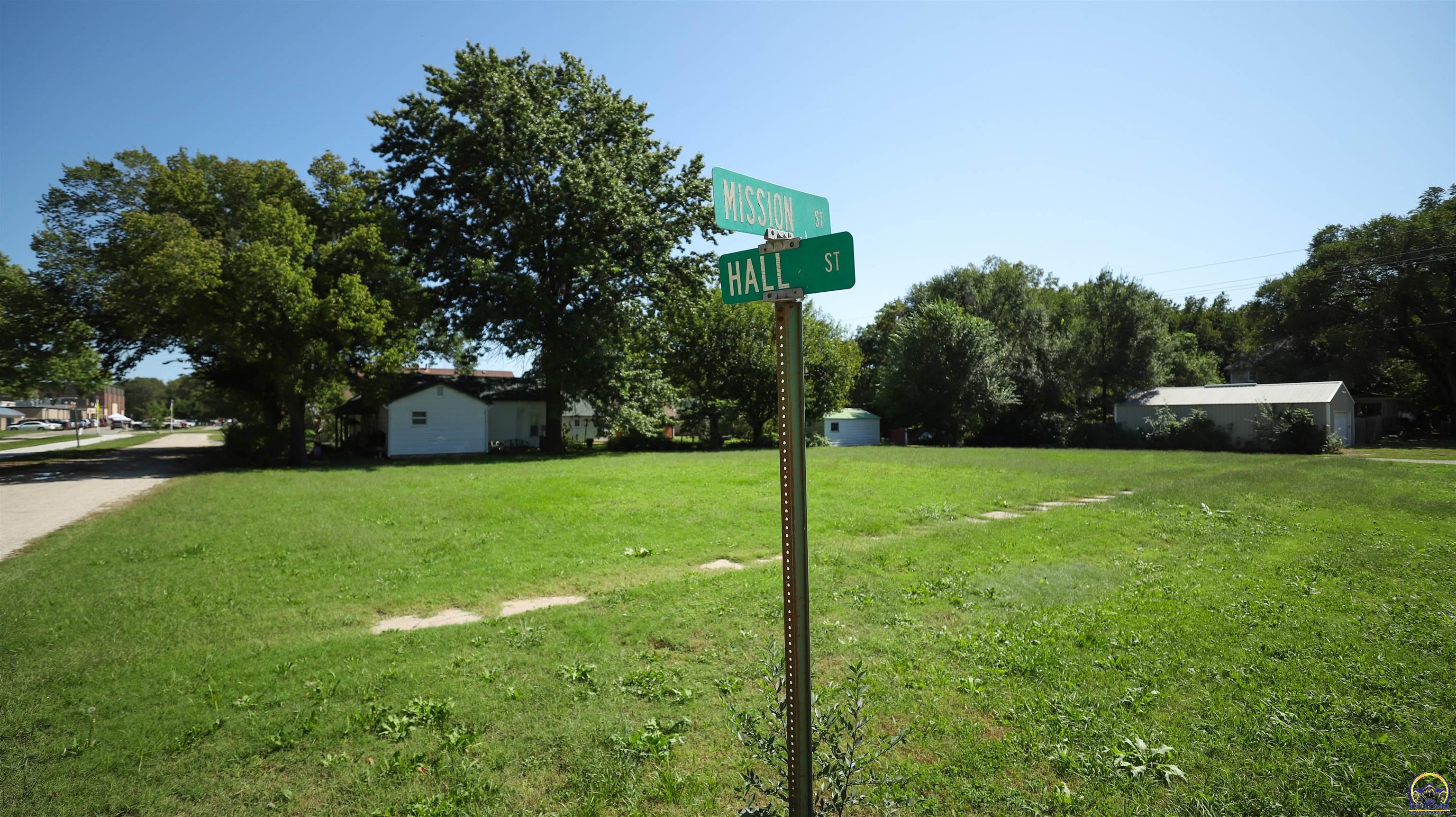 229 Hall Street Council Grove, KS 66846 - Photo 13 of 25
