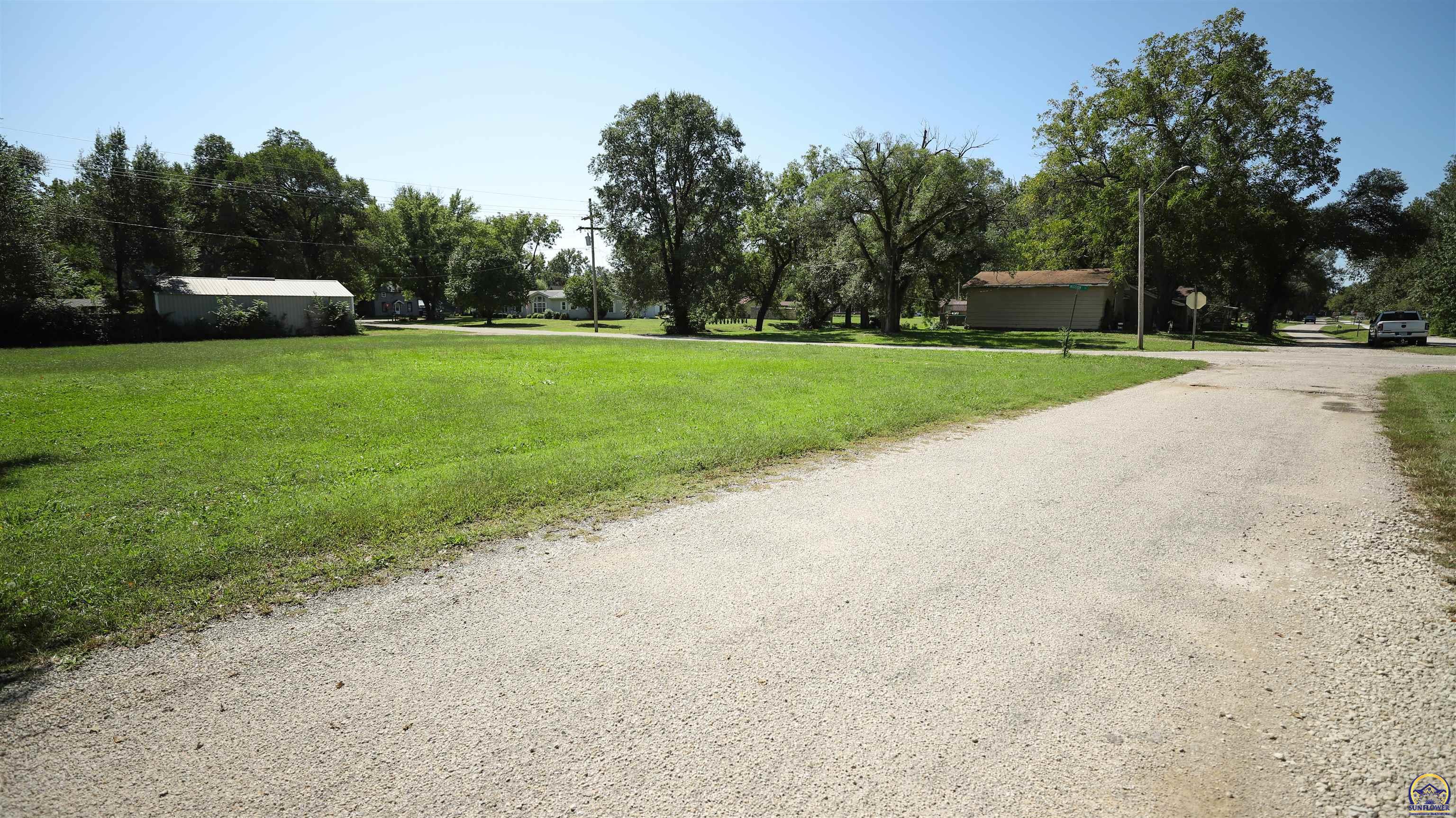 229 Hall Street Council Grove, KS 66846 - Photo 16 of 25