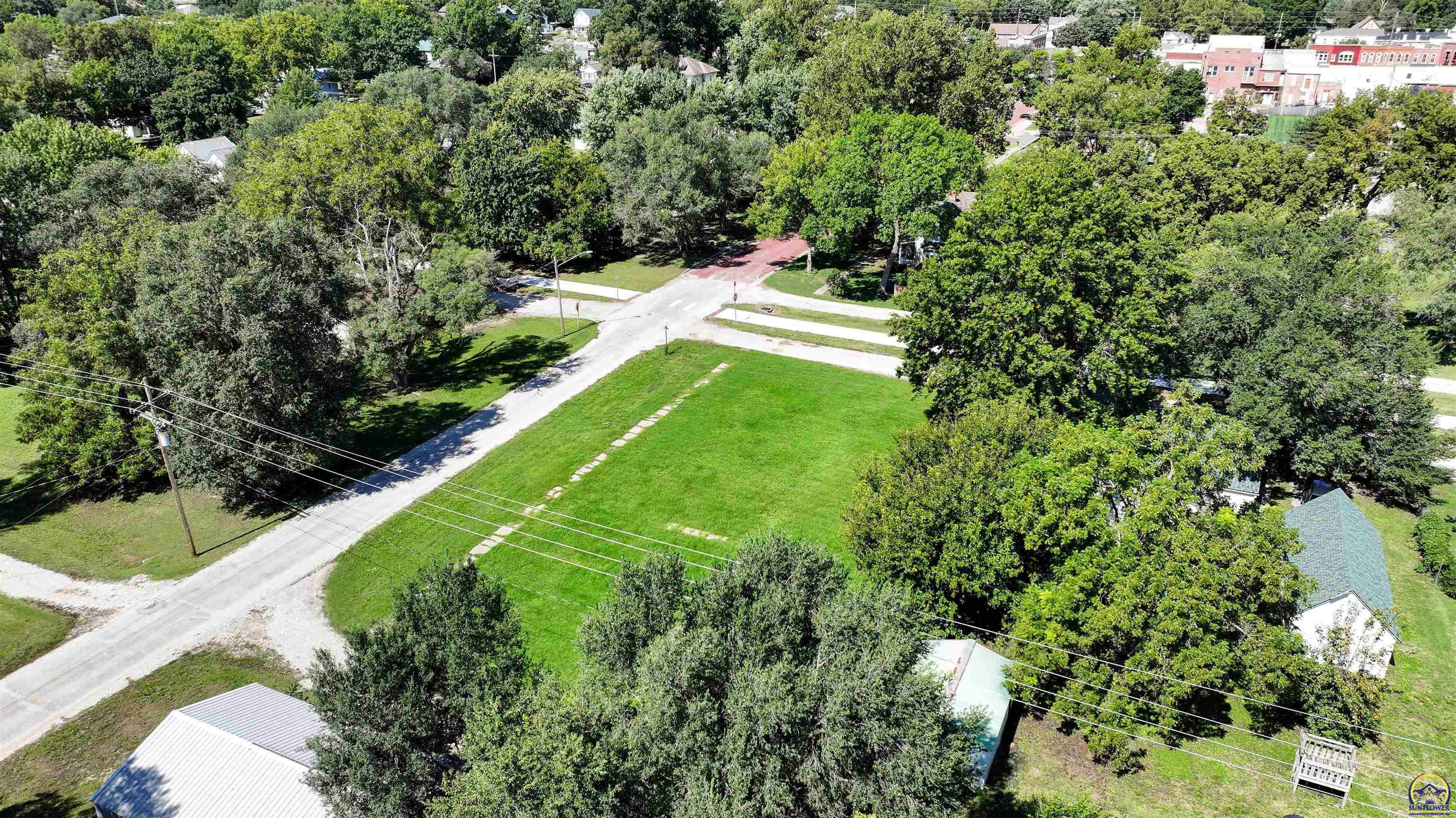 229 Hall Street Council Grove, KS 66846 - Photo 5 of 25