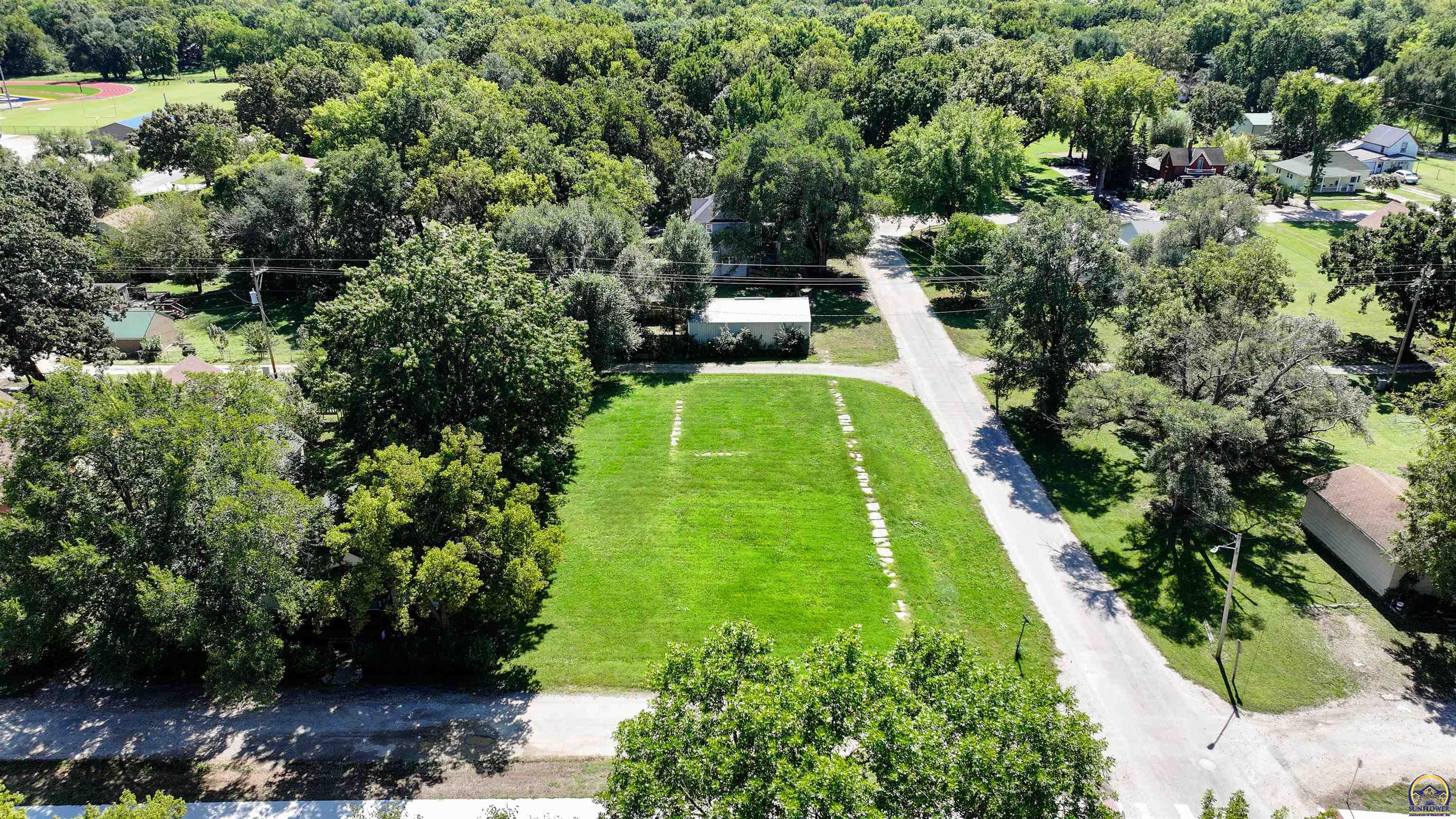 229 Hall Street Council Grove, KS 66846 - Photo 6 of 25