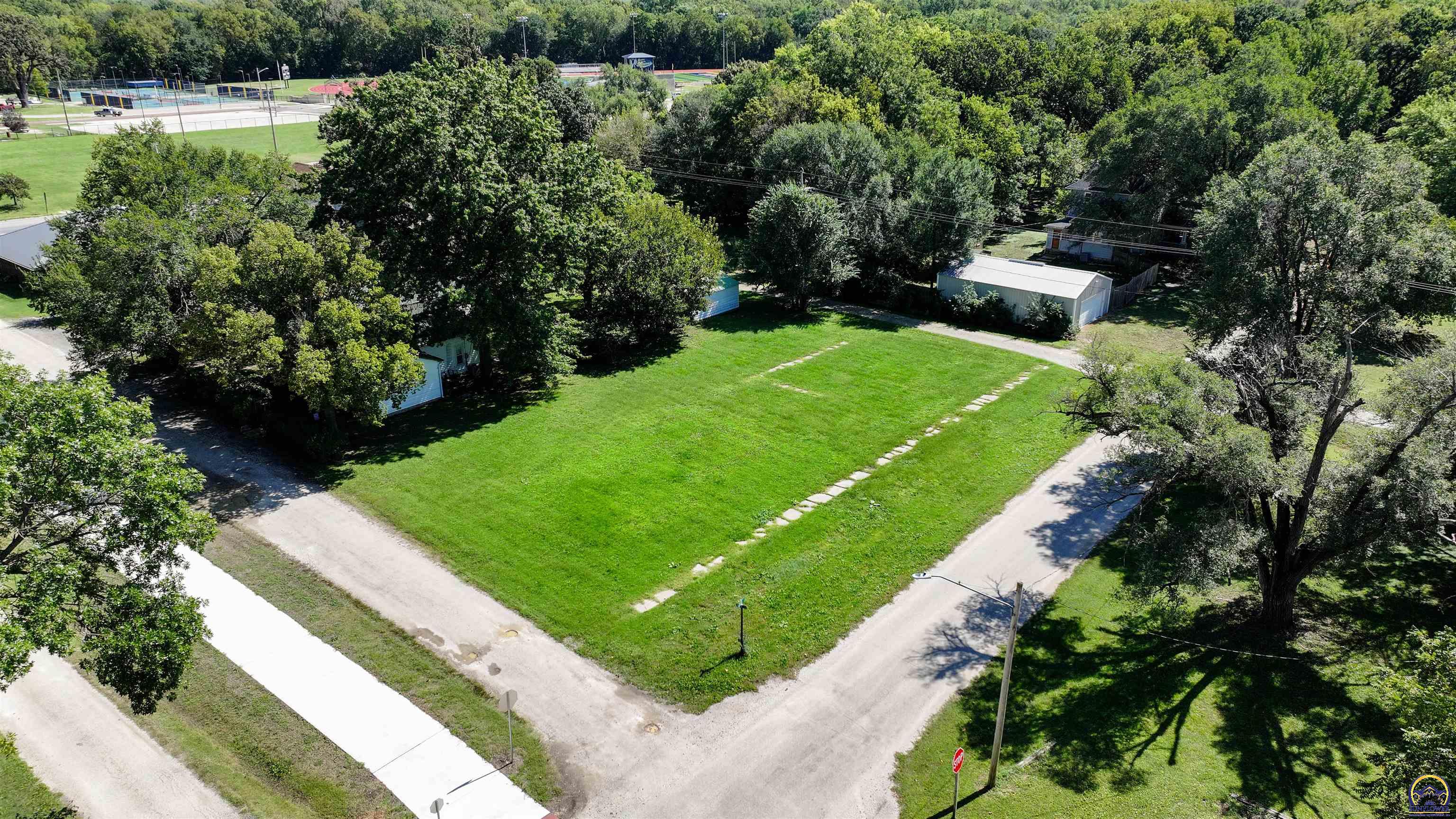 229 Hall Street Council Grove, KS 66846 - Photo 7 of 25