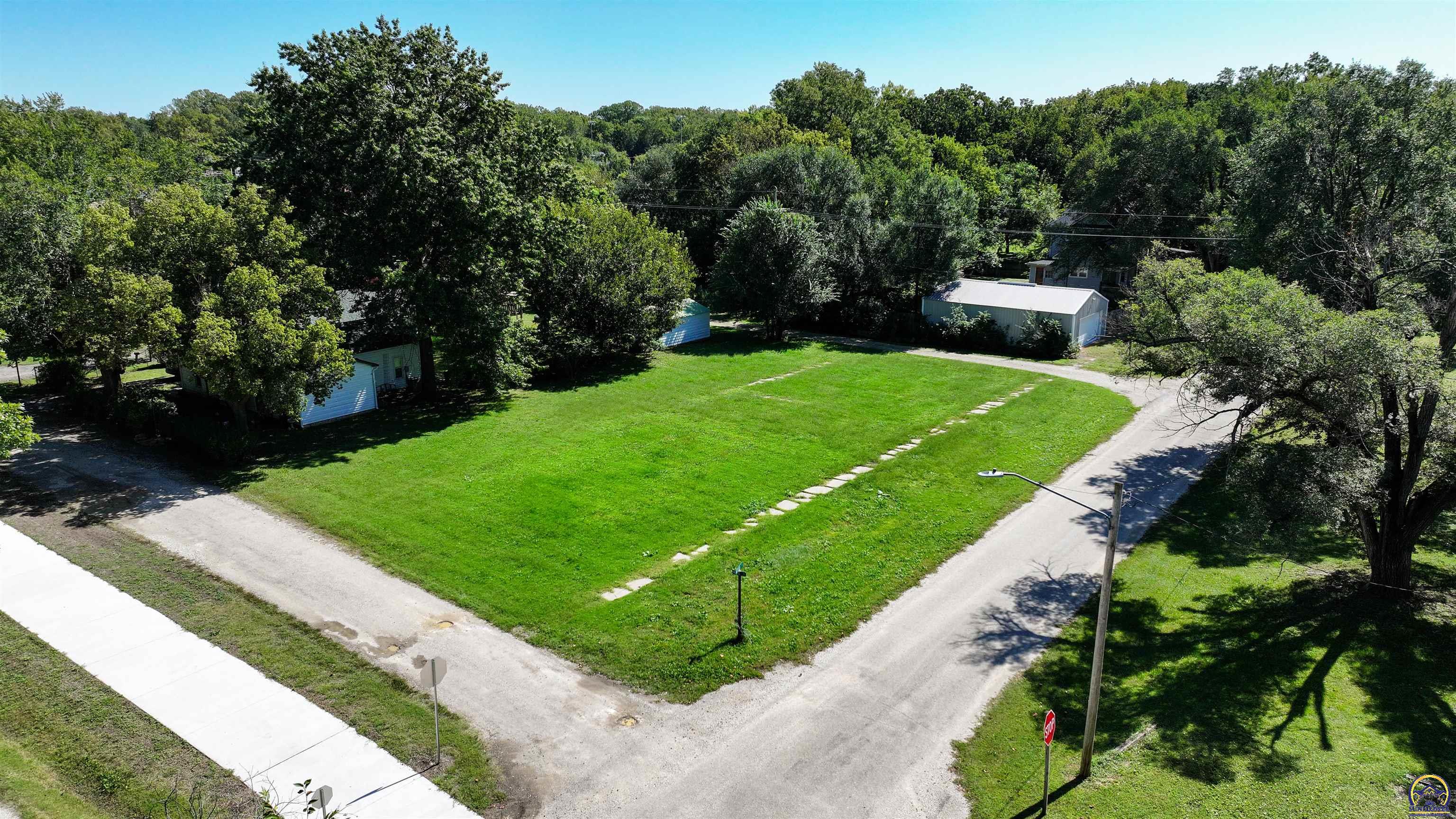 229 Hall Street Council Grove, KS 66846 - Photo 9 of 25