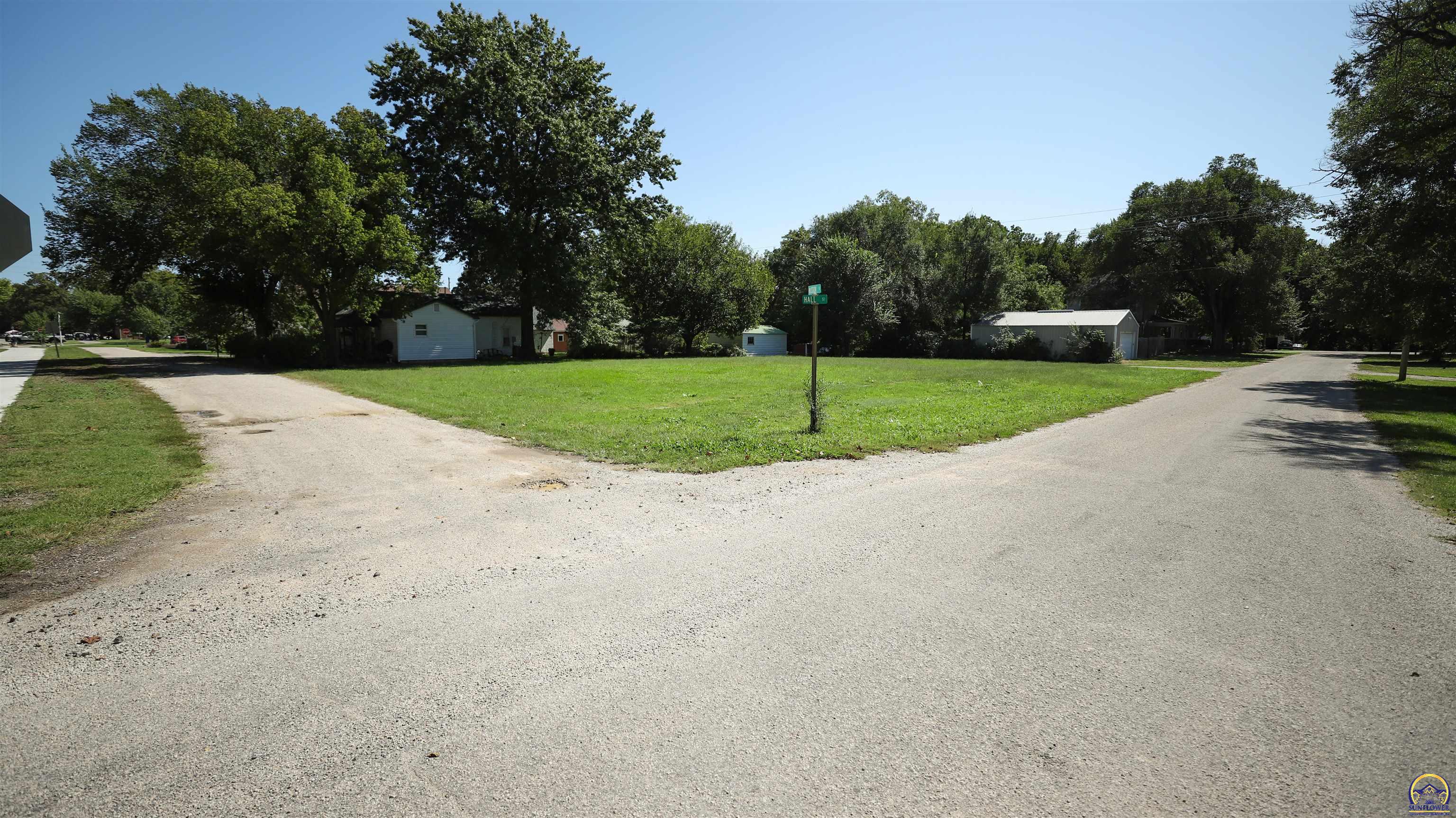 229 Hall Street Council Grove, KS 66846 - Photo 10 of 25