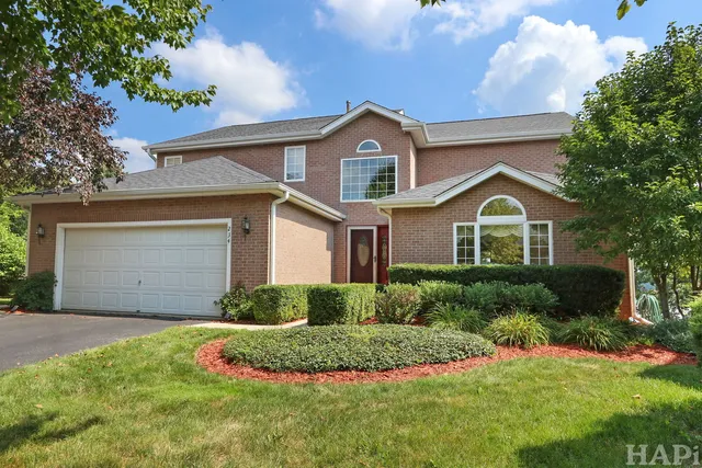 $400,000 | 234 North Crooked Lake Lane, Lindenhurst, IL 60046