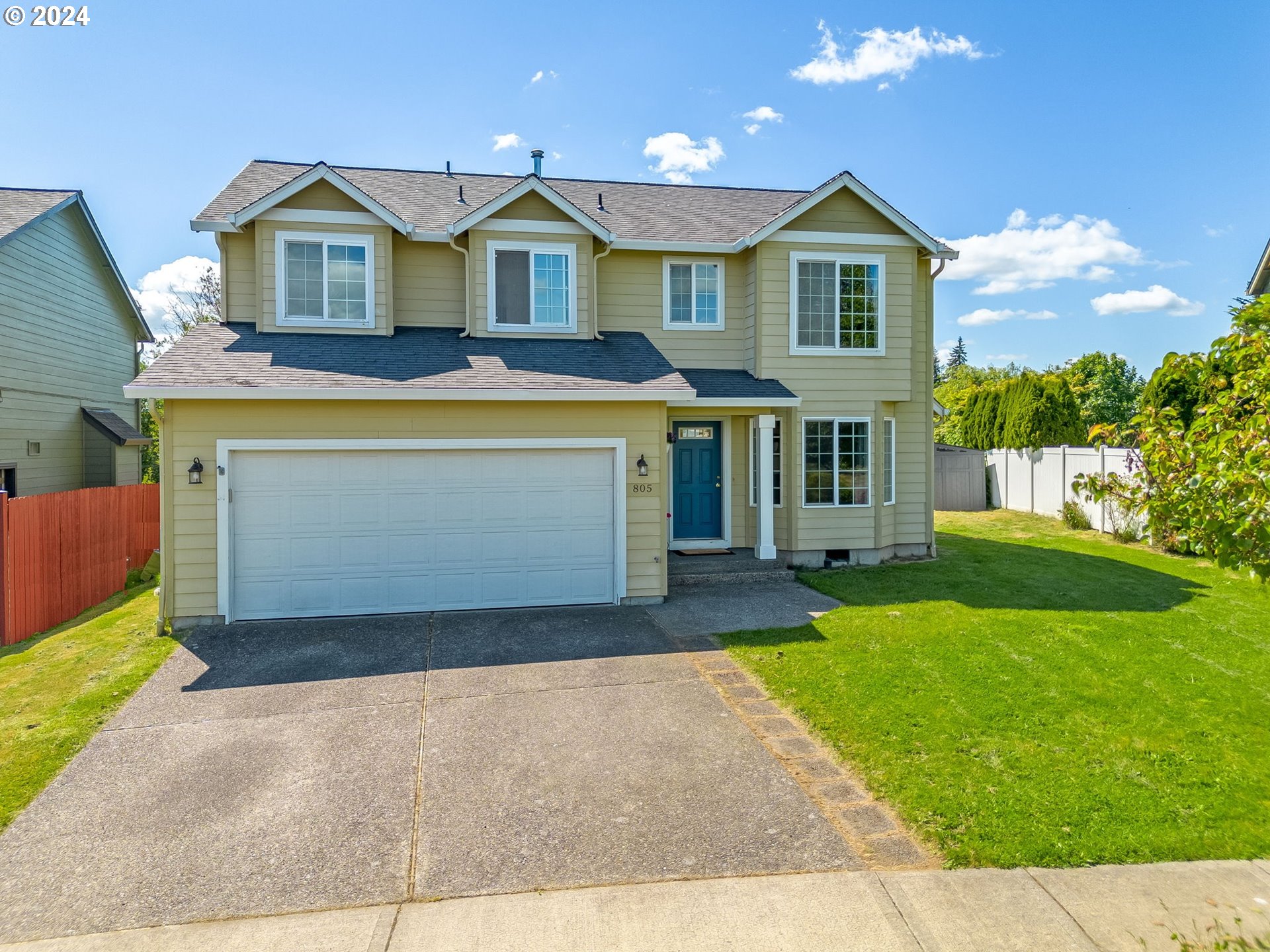 805 Raven Drive Ridgefield, WA 98642 - Photo 1 of 35 a front view of a house with yard