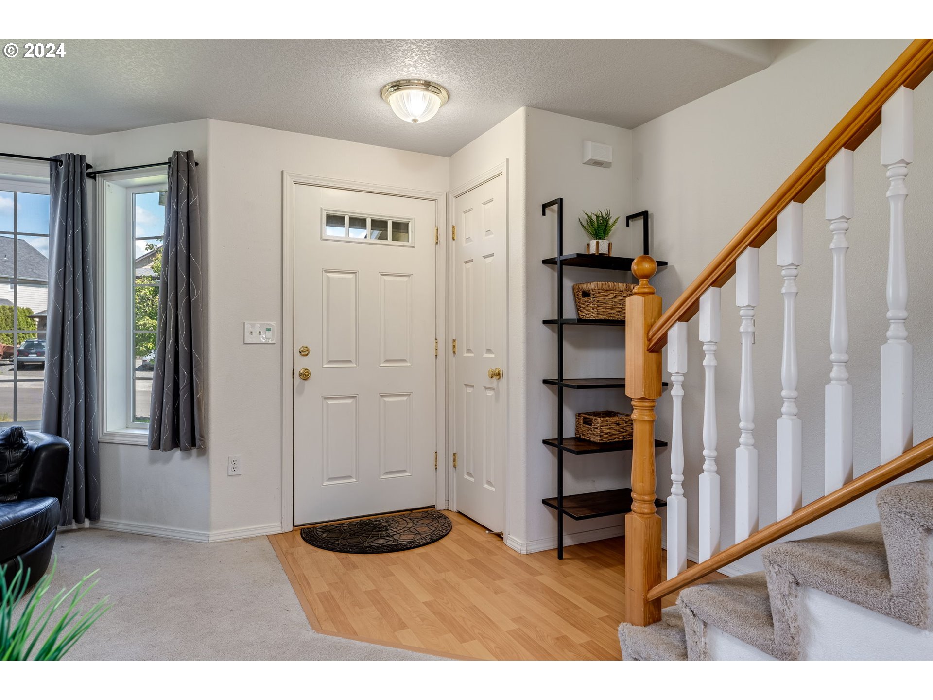 805 Raven Drive Ridgefield, WA 98642 - Photo 14 of 35 a view of an entryway with wooden floor and door