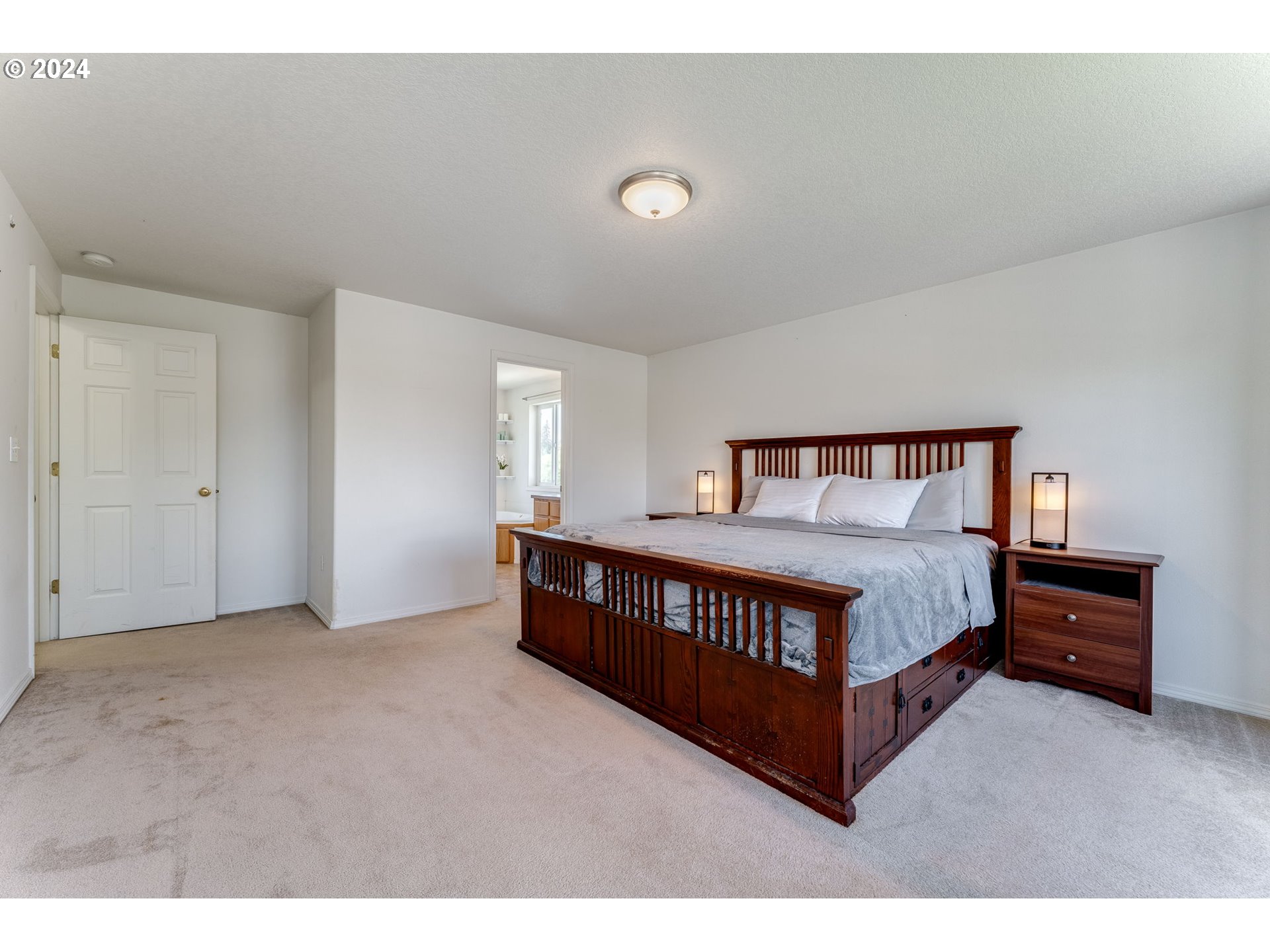805 Raven Drive Ridgefield, WA 98642 - Photo 17 of 35 a bedroom with a bed and dresser