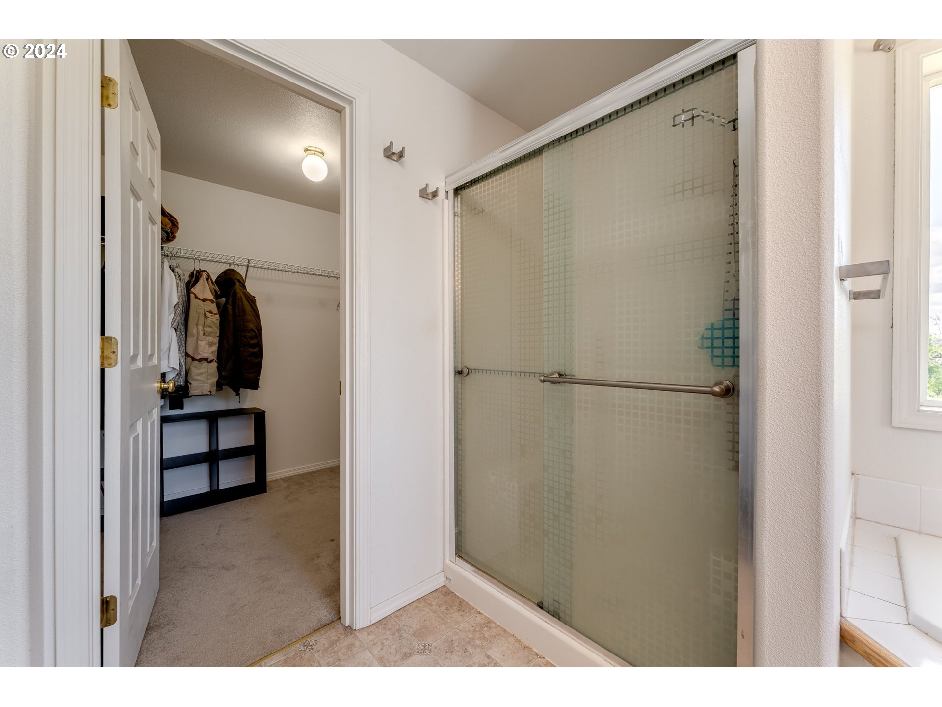 805 Raven Drive Ridgefield, WA 98642 - Photo 21 of 35 a view of a closet area