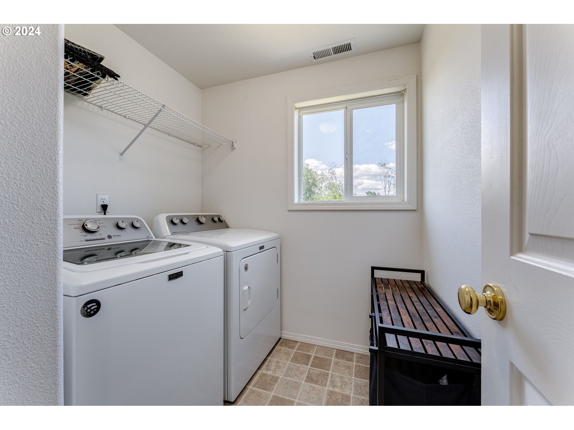 805 Raven Drive Ridgefield, WA 98642 - Photo 29 of 35 a utility room with dryer and washer