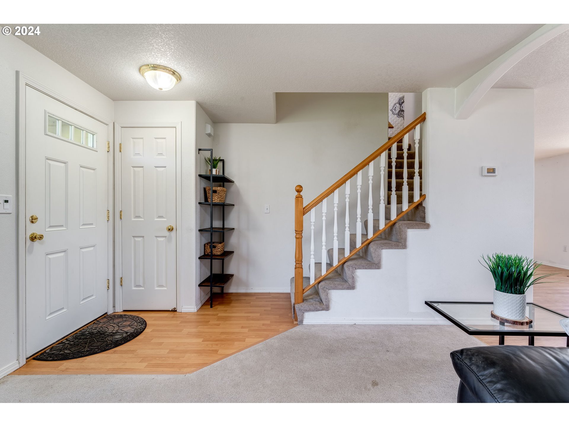 805 Raven Drive Ridgefield, WA 98642 - Photo 7 of 35 a view of an entryway with wooden floor
